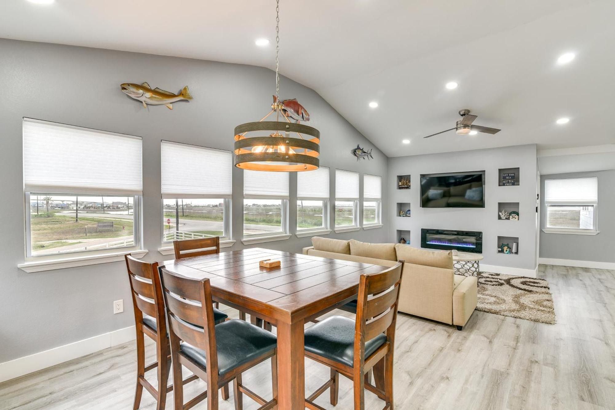 Modern Freeport Home Short Walk To Surfside Beach Екстериор снимка